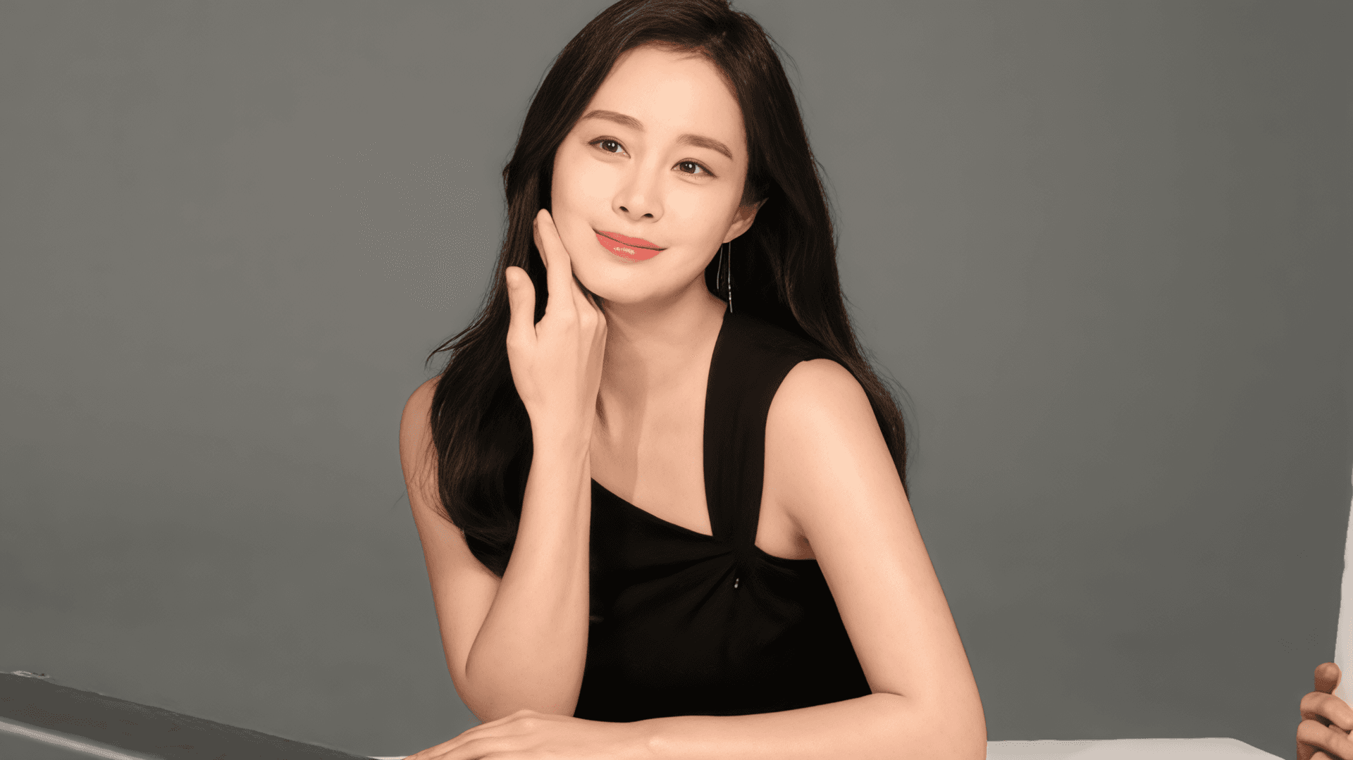 Kim Tae-hee Sells Luxury Seoul Apartment for Record Profit of 8.5 Billion Won