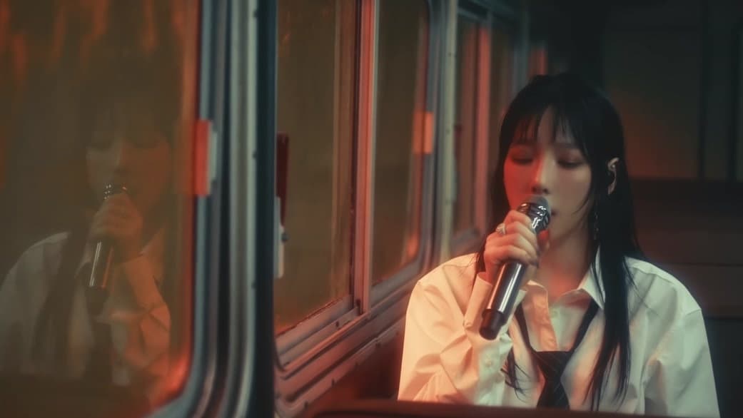 TAEYEON performing 'Blur' in the official live clip — YouTube: TAEYEON Official