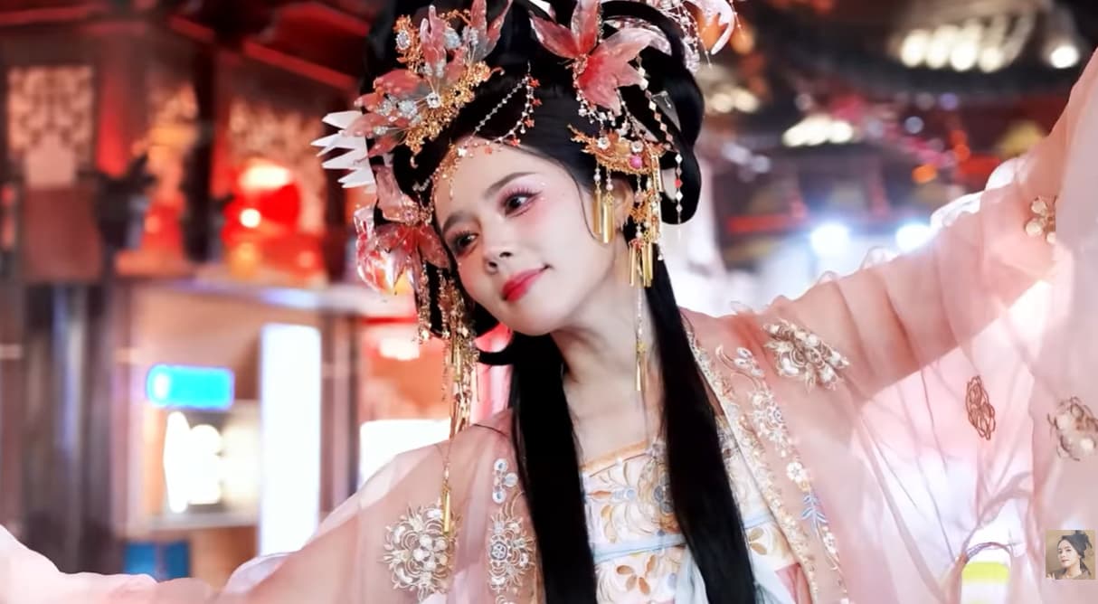 Han Ga-in's Shanghai Wanghong Makeover Left Even Chinese Locals Stunned