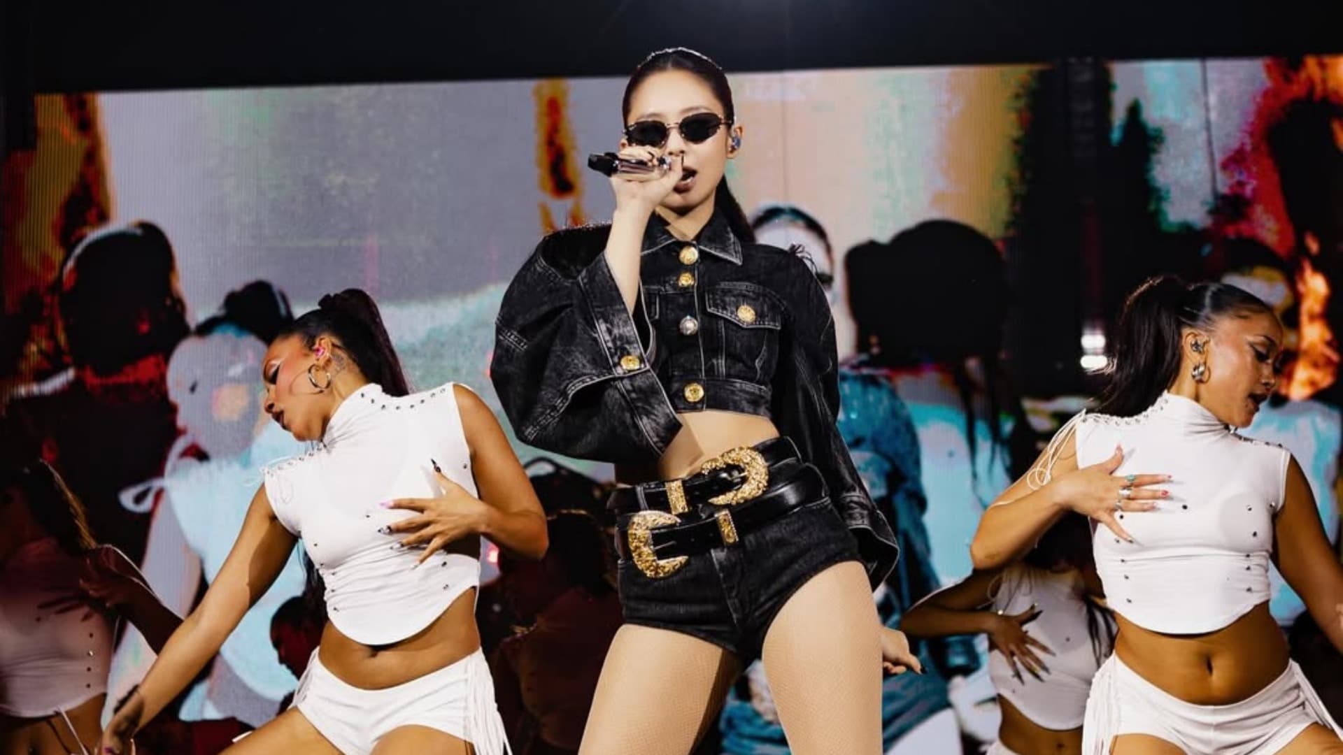 JENNIE Makes ComplexCon History as First Female Solo Headliner — Debuts Dracula Live
