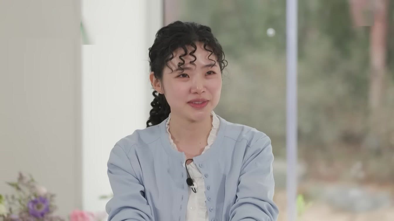 She Stars in a Hit K-Drama — But Still Washes Dishes for a Living