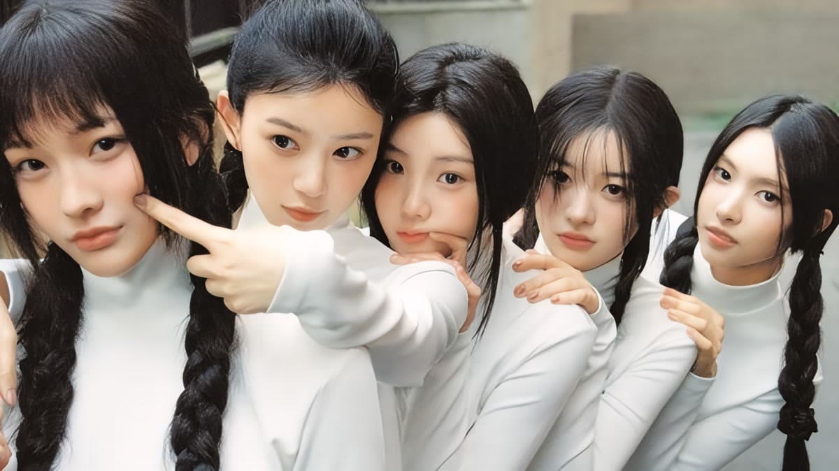Iroha Broke Down in Tears as ILLIT Launched Their First-Ever World Tour in Seoul