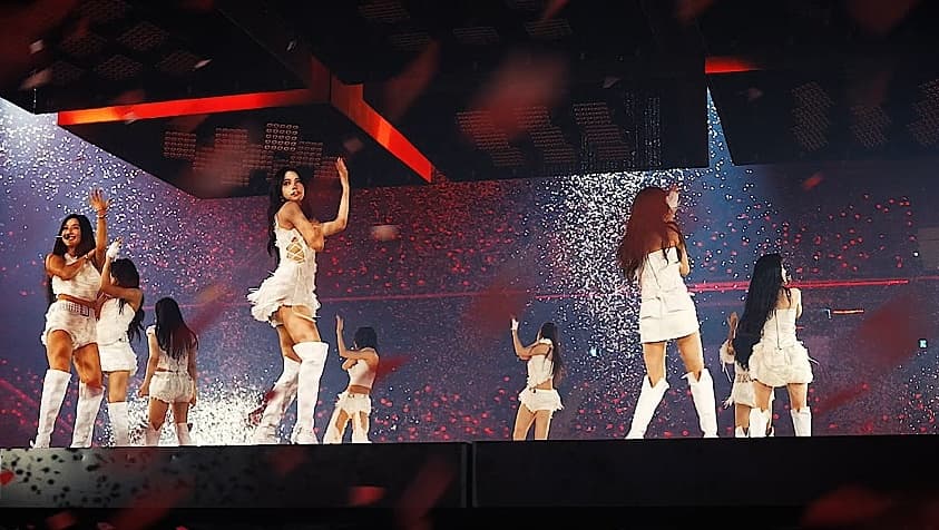 TWICE THIS IS FOR North America: The 360-Degree Tour in Motion