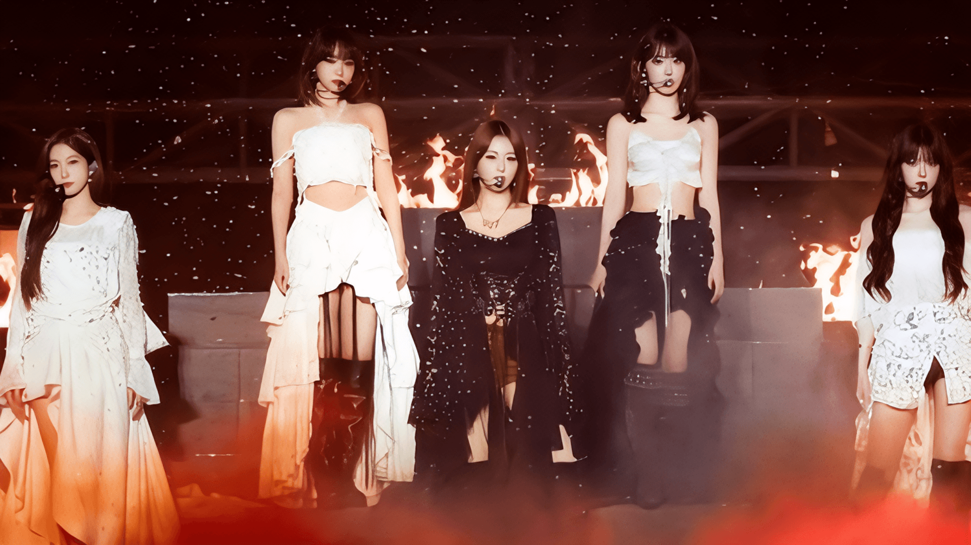 LE SSERAFIM Encore Concert Goes Viral as Chaewon and Sakura Transform Tote Bags Into Fashion Statements
