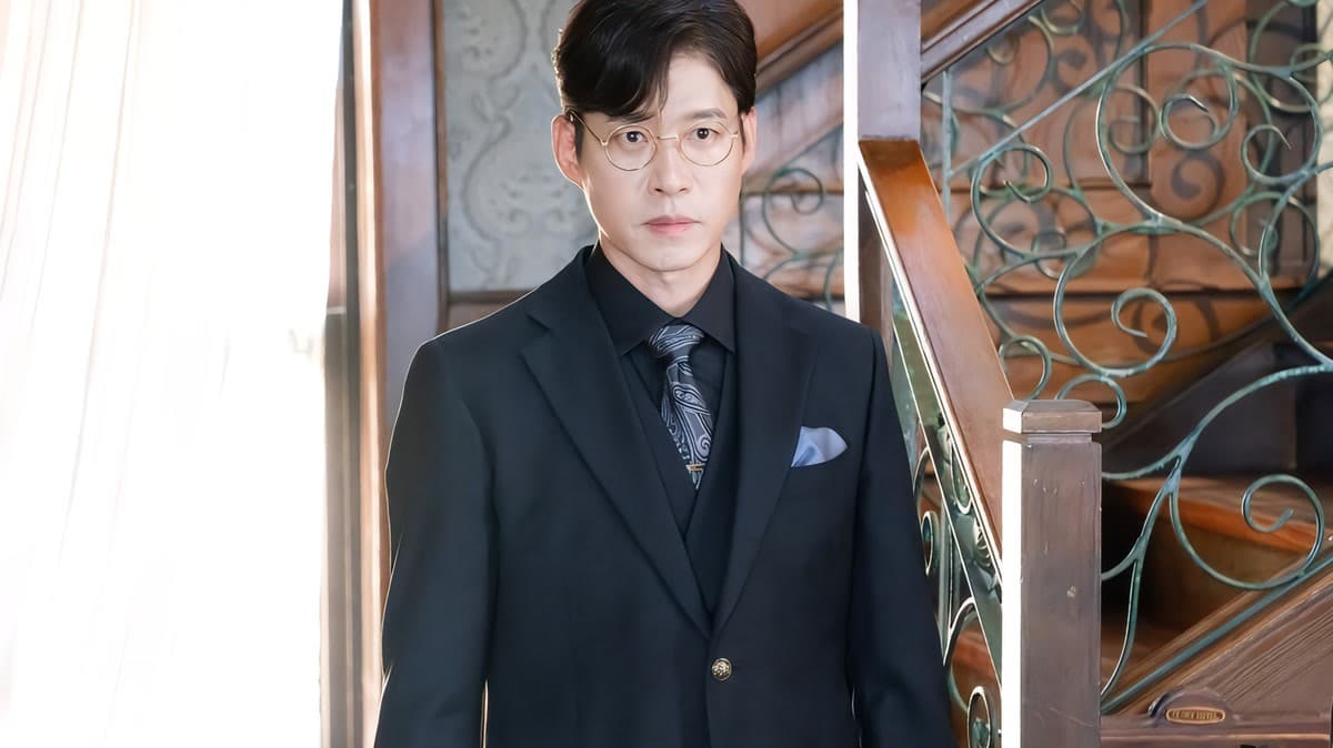 Yoo Joon-sang Opens Up About the Loss That Shaped Him — And His Next Big Screen Role