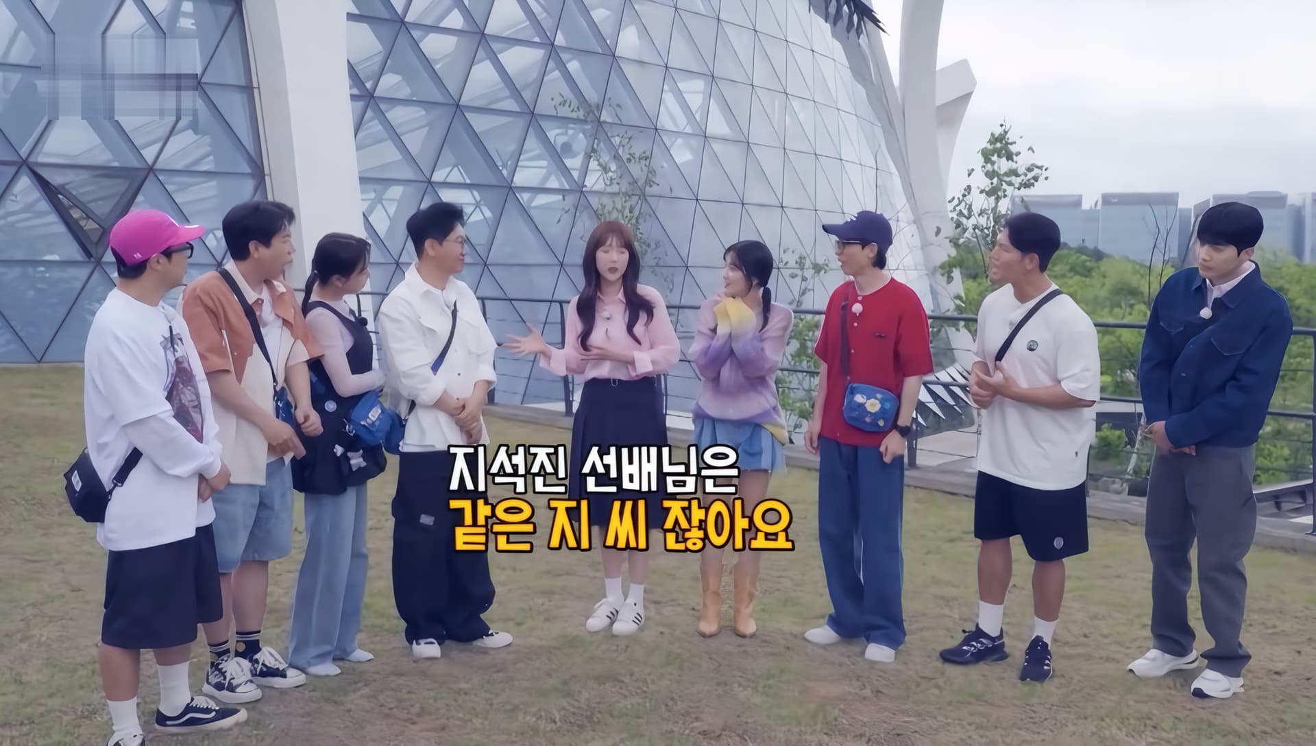 Running Man Teases Ji Ye-eun's Mystery Admirer in Chaotic Office Episode