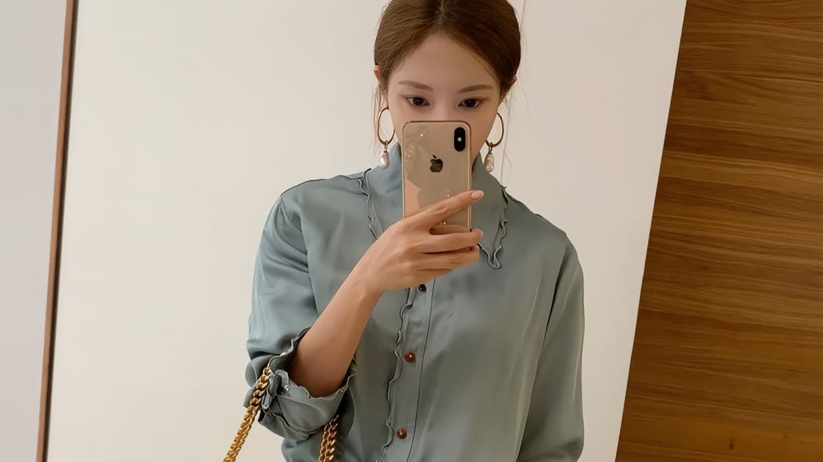 T-ARA Hyomin Stuns With Elegant Airport Look Headed to Chengdu