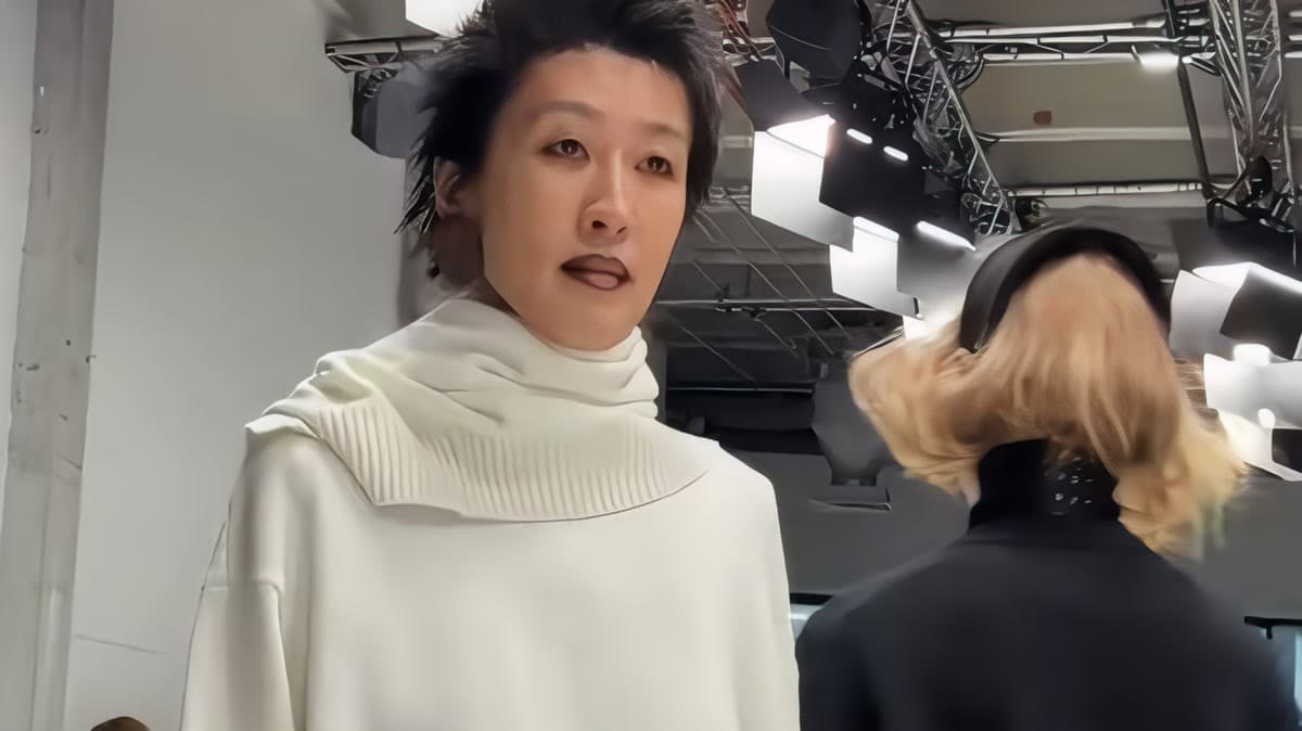 Hong Jin-kyung Silenced Doubters by Walking Paris Fashion Week at 50 — Here Are the 3 Foods Behind Her Look
