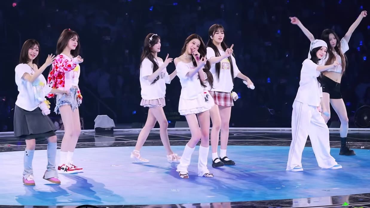 A Mother Was Caught Filming Her Daughter Instead of IVE — And Fans Cannot Stop Crying