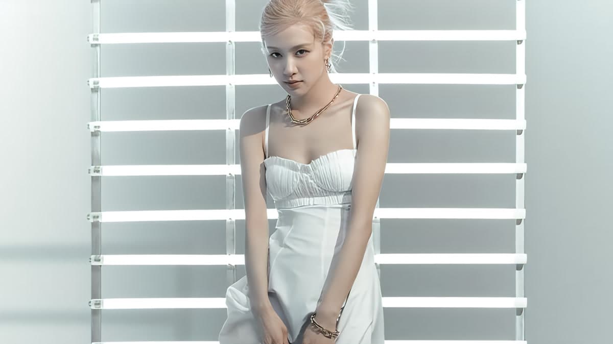 ROSÉ Left New York Speechless in a White Swan Gown