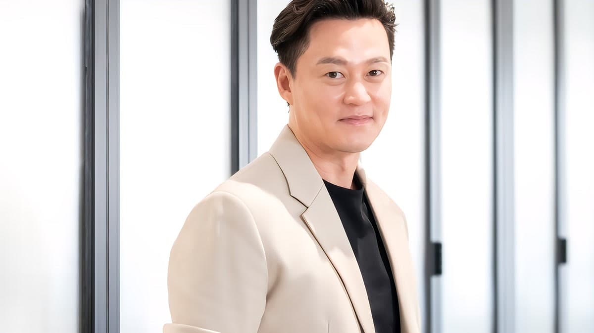 Lee Seo-jin and Go Ah-sung Step Into Theater for the Very First Time