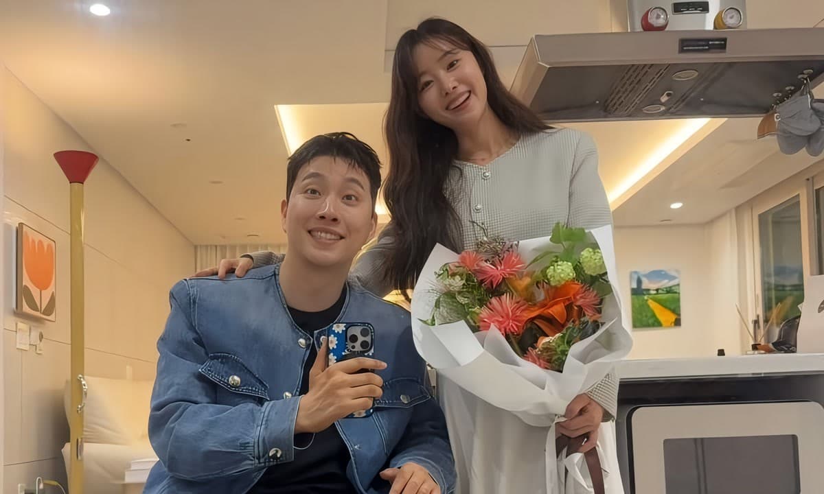 Song Ji-eun's Viral Date Moment With Park Wi Has Fans in Tears