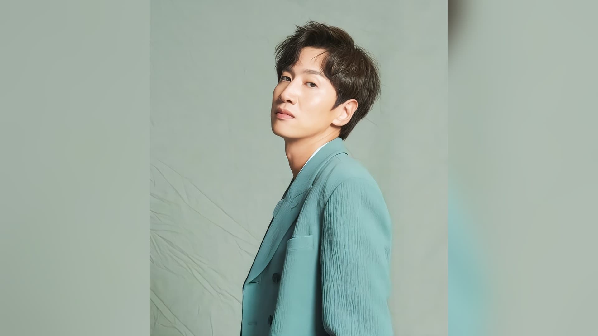 How Lee Kwang Soo's Gold Tooth Made 'Goldland' Go Viral