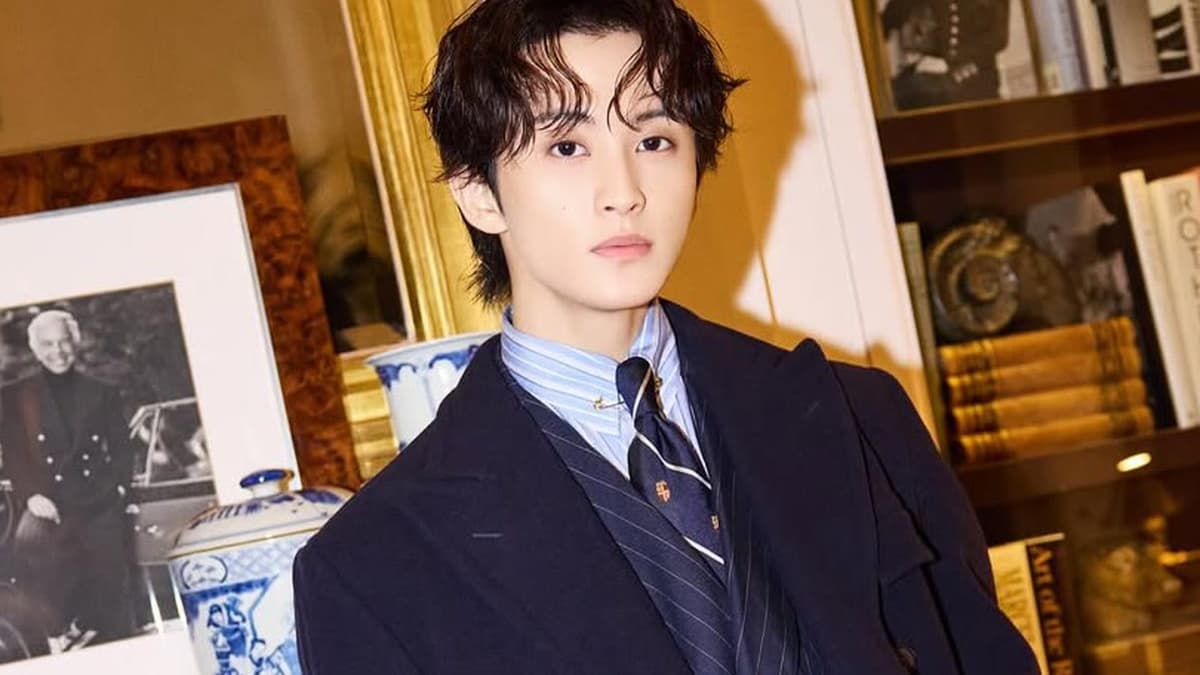 Fans Rally As Mark Lee Opens His Solo Era