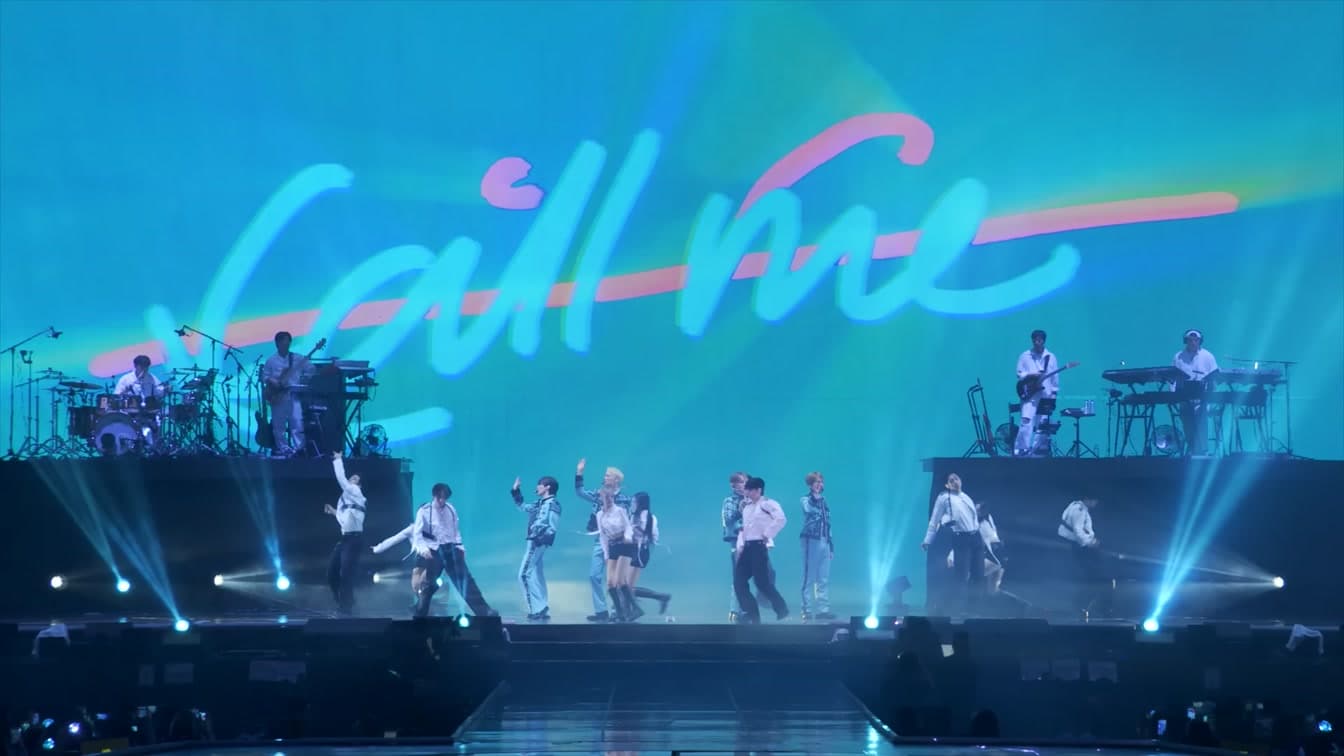 SHINee WORLD VII E.S.S.A.Y：17周年記念コンサート、ジョンヒョンの歌声と新曲で幕開け