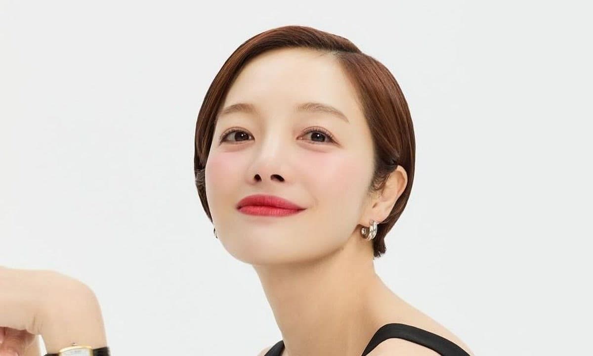Hwang Bo Ra’s Dog Cafe Trip Turns Into Allergy Scare