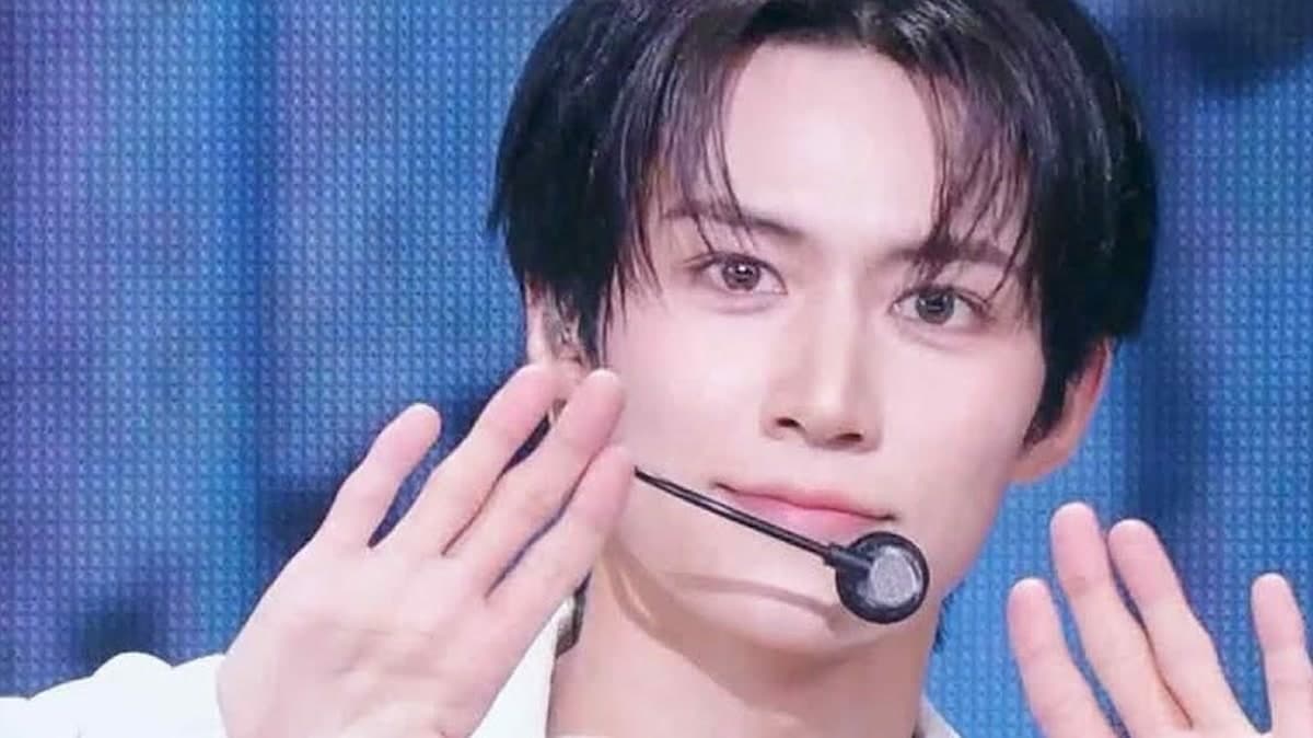 LUN8 Push Forward With SNEAKERS on Music Bank