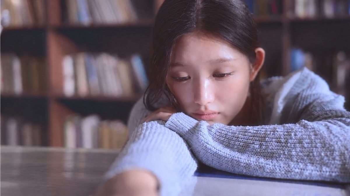 Kim Hyo Seon Maps Youth in New MV