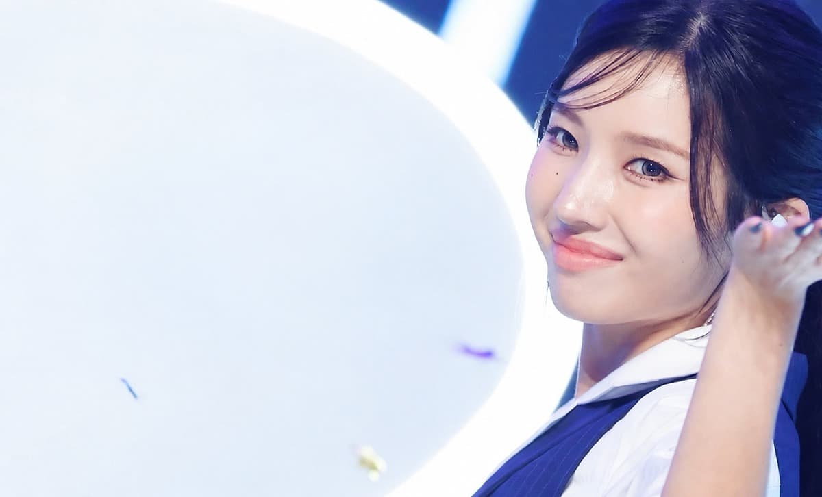 Jeon Soyeon Turns M Countdown Into Office Pop