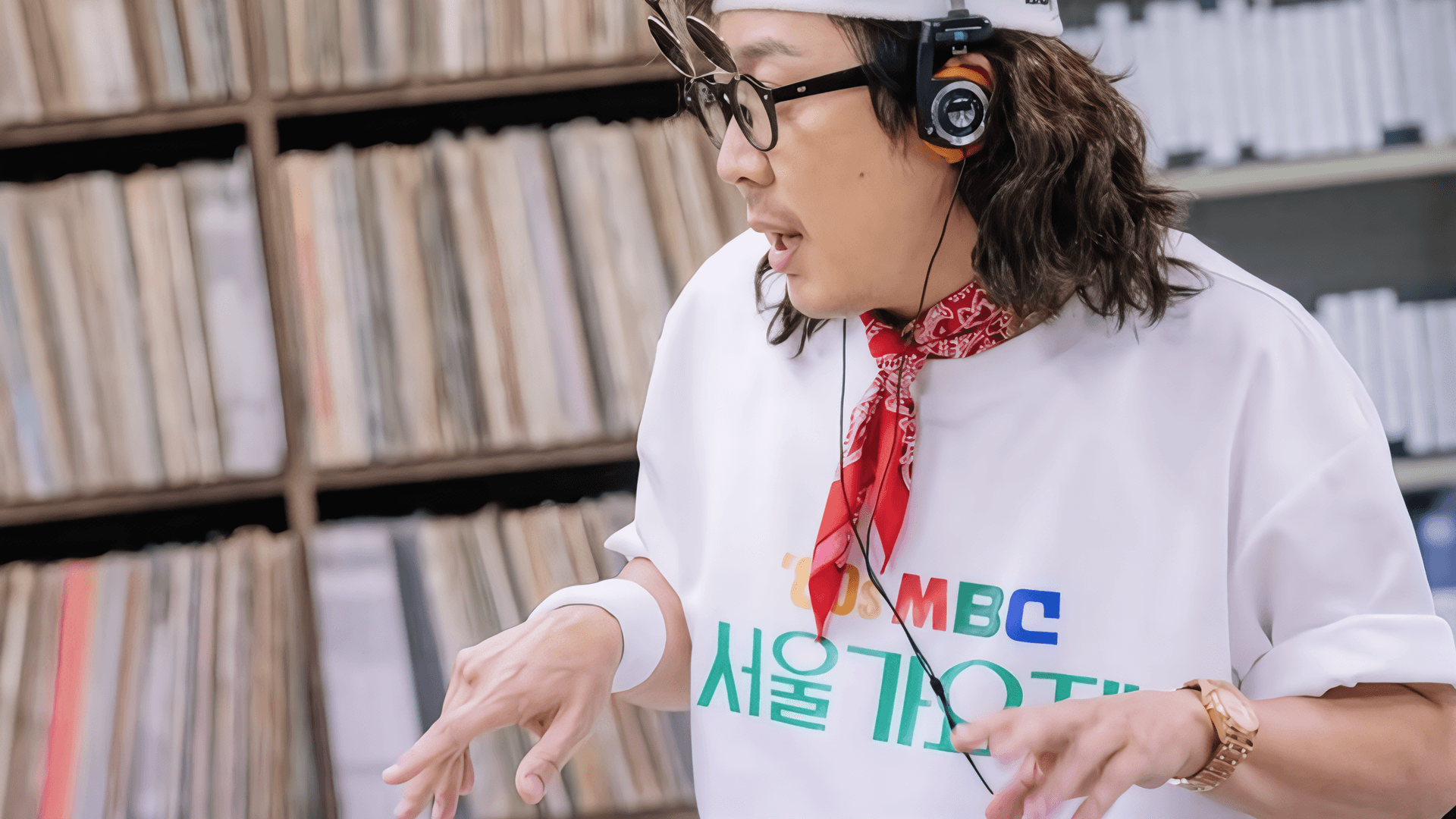 Yoo Jae-suk and Yang Sang-guk Take on Seouls Best-Kept Food Secret on Hangout with Yoo