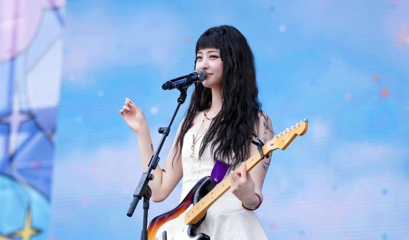 Huh Yunjin's "Jellyfish" Is Her Most Revealing Solo Statement Yet