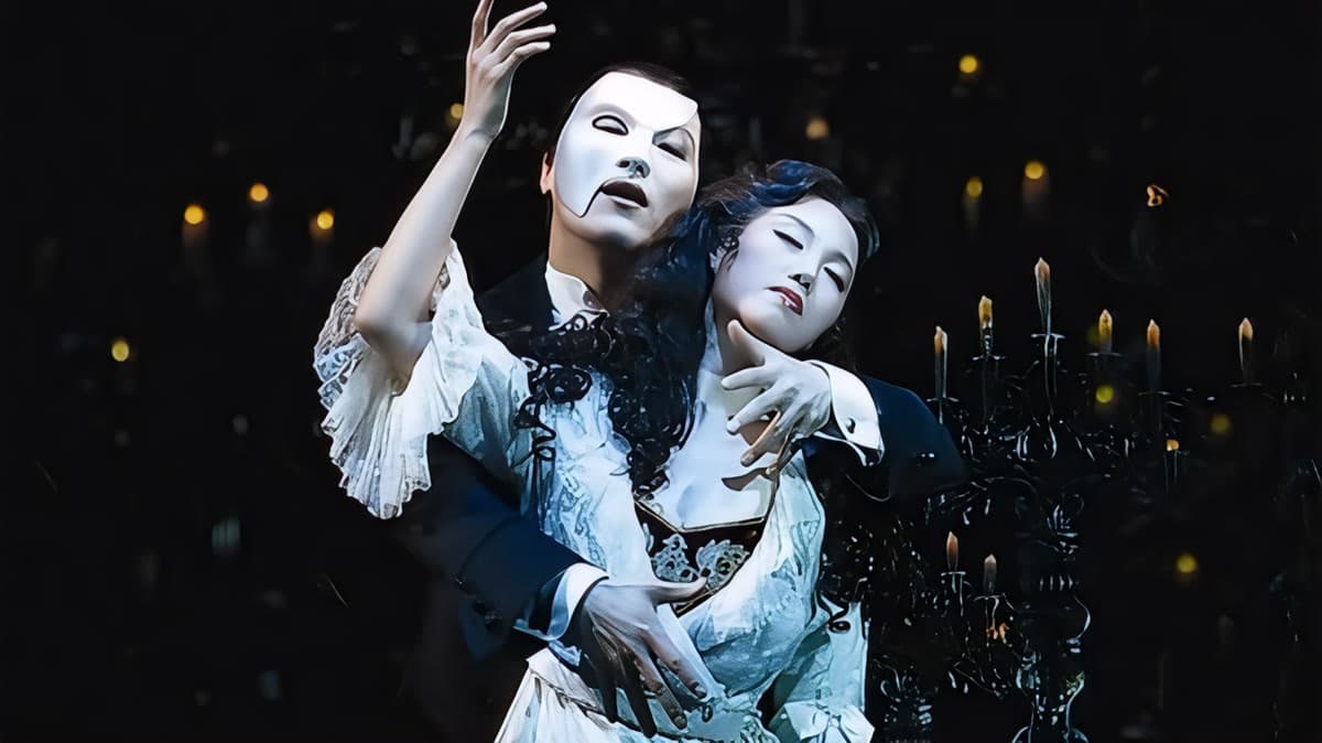 The Man Who Played the Phantom 2,700 Times and Chose Korea Over Broadway