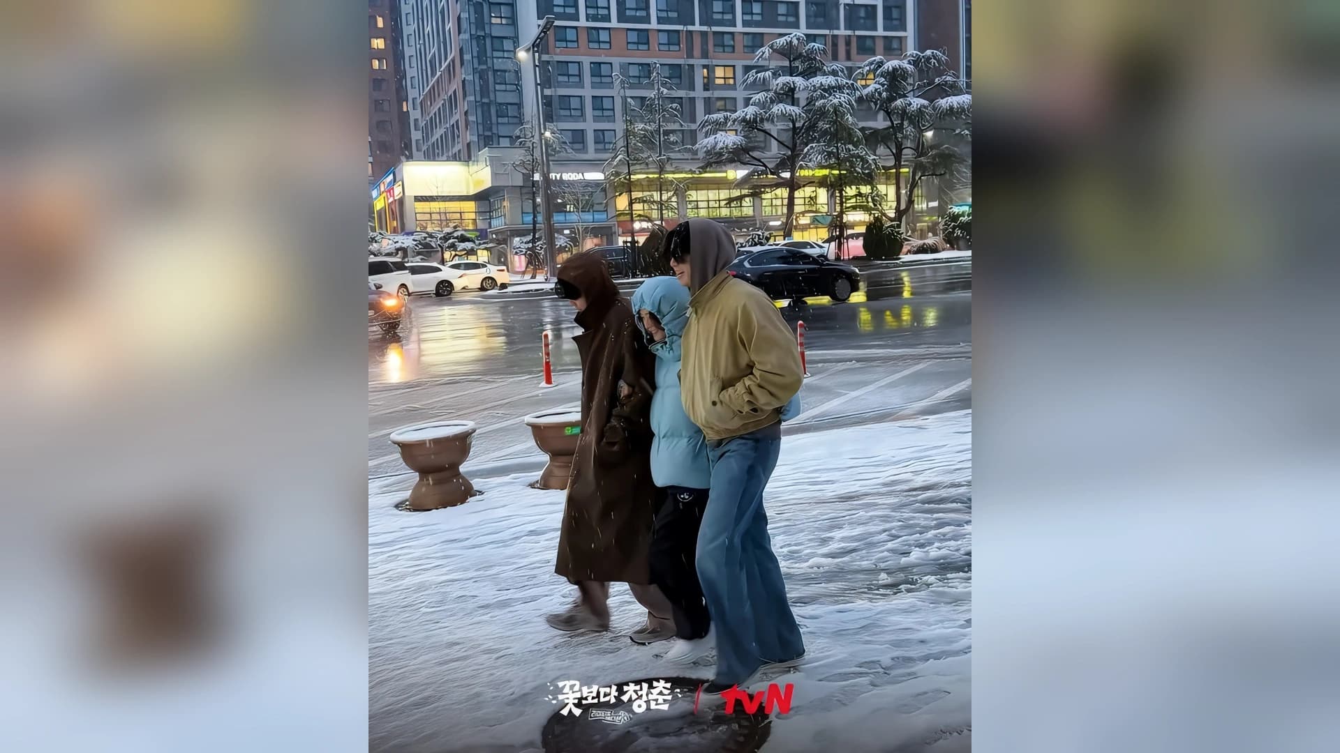 Flower Crew Frozen Hanok Night Is Already the Season Best Moment